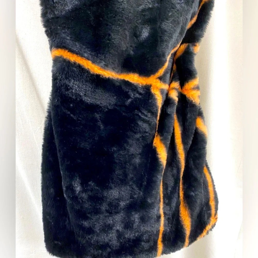 NWT Novogratz Halloween Skeleton Plush Fleece Oversized Throw Blanket Fall Cozy